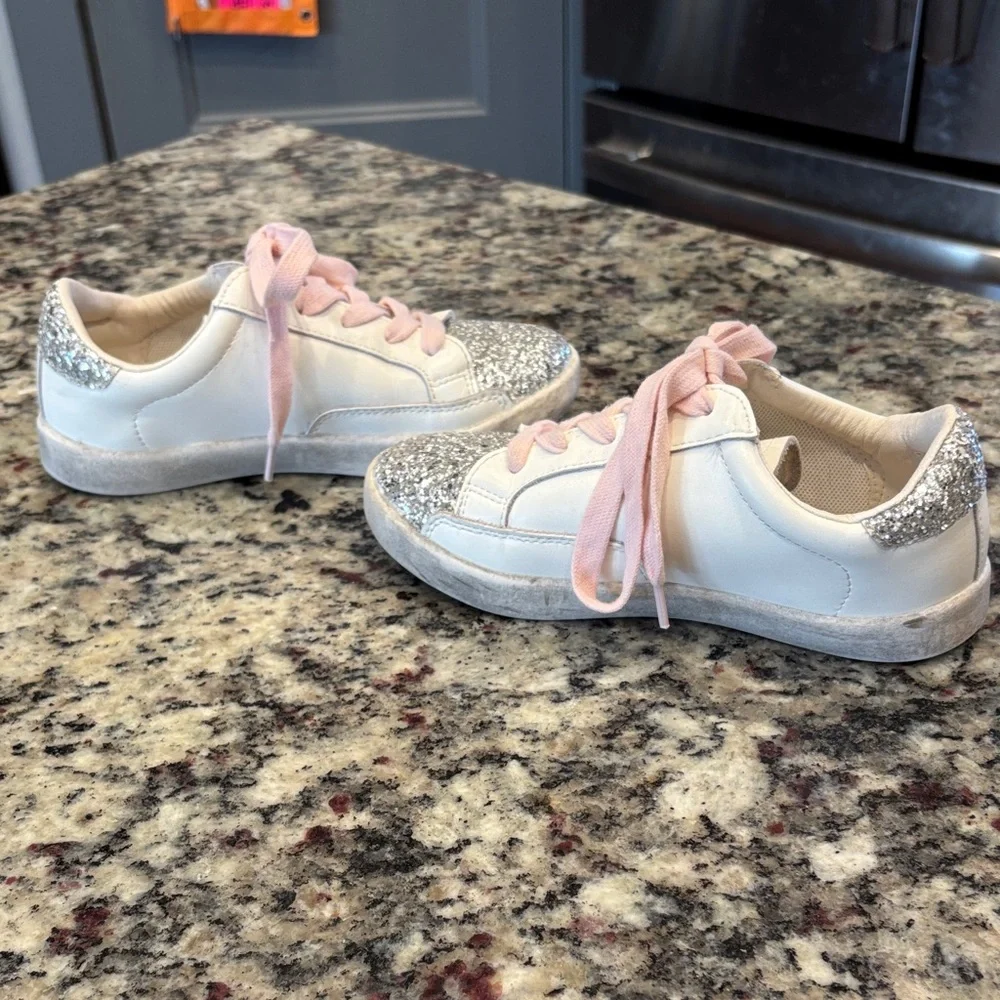 SweetHoney White and Silver Kids Sneakers with Green Star - Picture 4 of 8